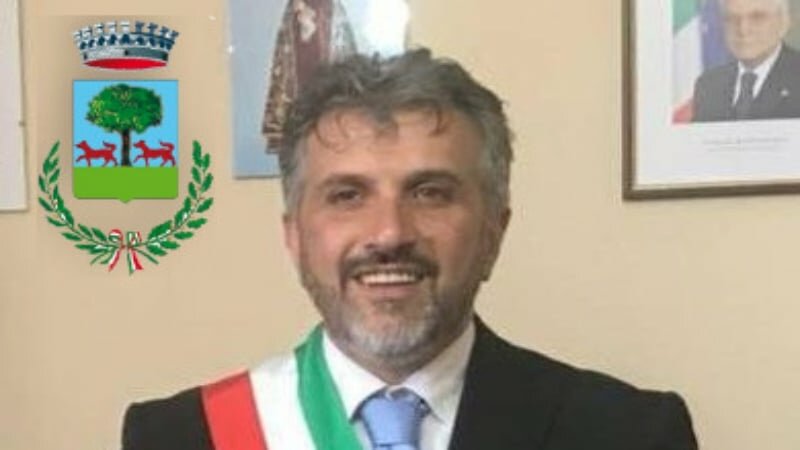 Sfilata sotto casa del boss: indagato sindaco di Cerda