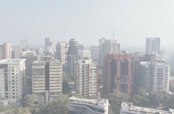 Il padre proibisce il telefonino, le 3 sorelle si lanciano dal 9&deg; piano