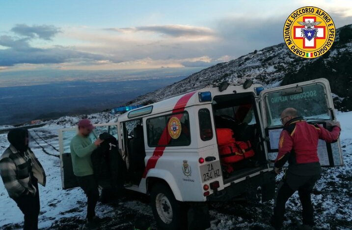 Bufera di neve e infortuni: in tre soccorsi sull'Etna