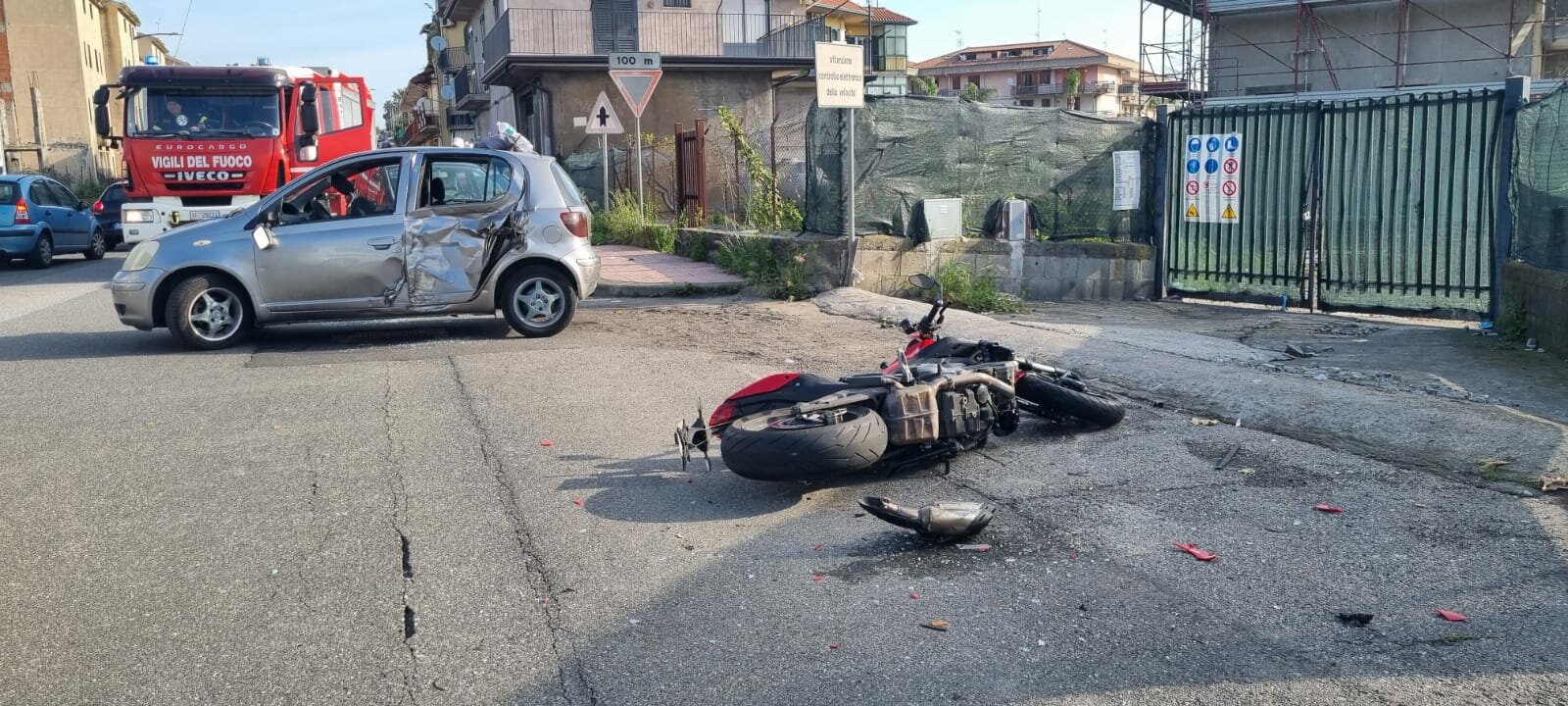 Aci Catena: moto contro auto, un ferito grave
