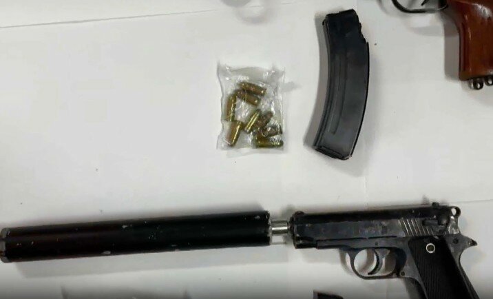 Mitragliatrice nella casa al mare, arrestato