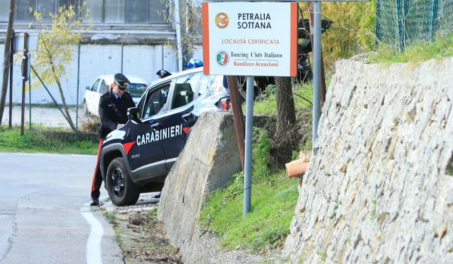Giovanissimi e spericolati: fermata la fuga contromano Giovanissimi e spericolati: fermata la fuga contromano
