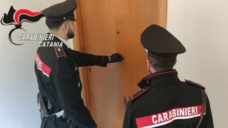 Furia a San Giorgio: picchia madre e sorella Furia a San Giorgio: picchia madre e sorella