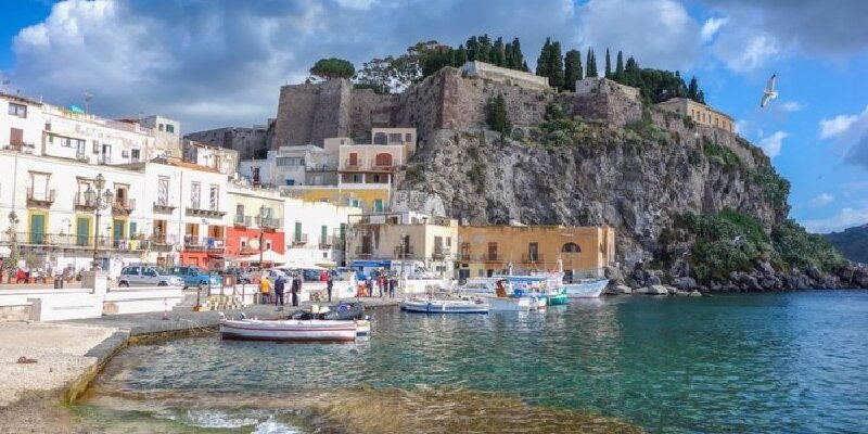 Pescatore cade in mare dalla barca e muore Pescatore cade in mare dalla barca e muore