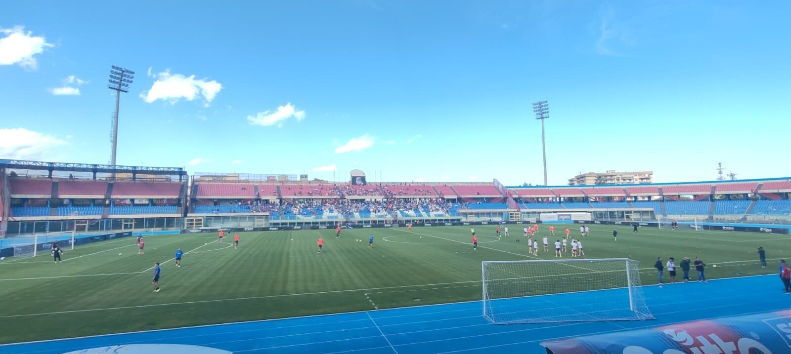 Catania, rompete le righe