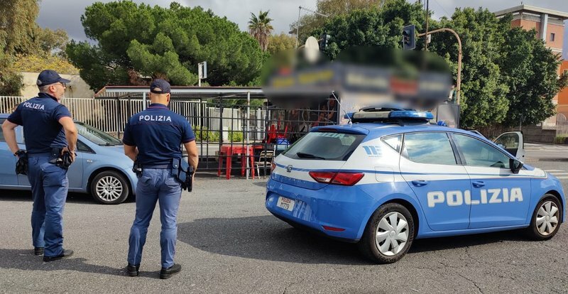 Nell'edicola catanese si mangiava e si giocava