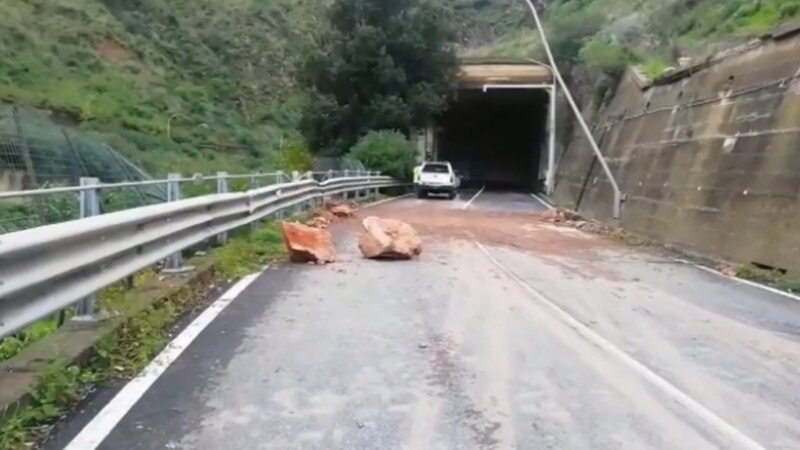 Frana a Taormina, chiusa strada