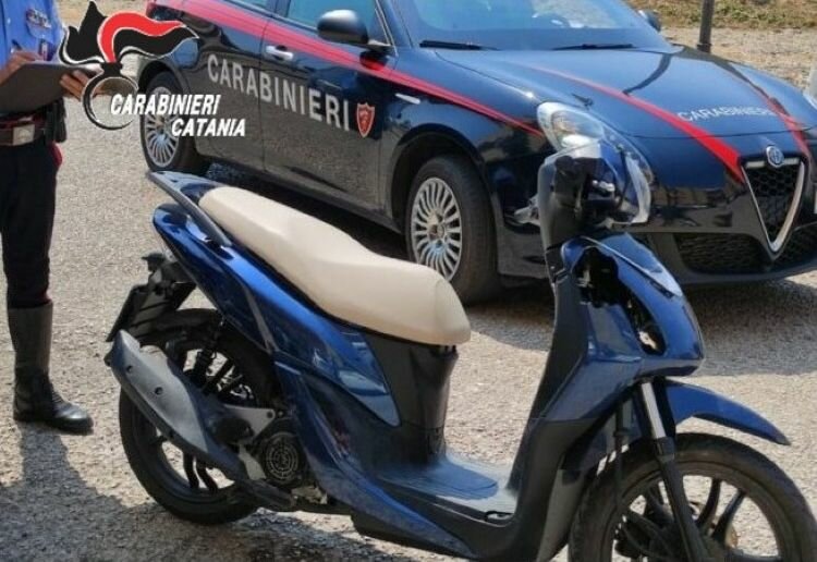 Catania: sorpreso con uno scooter rubato