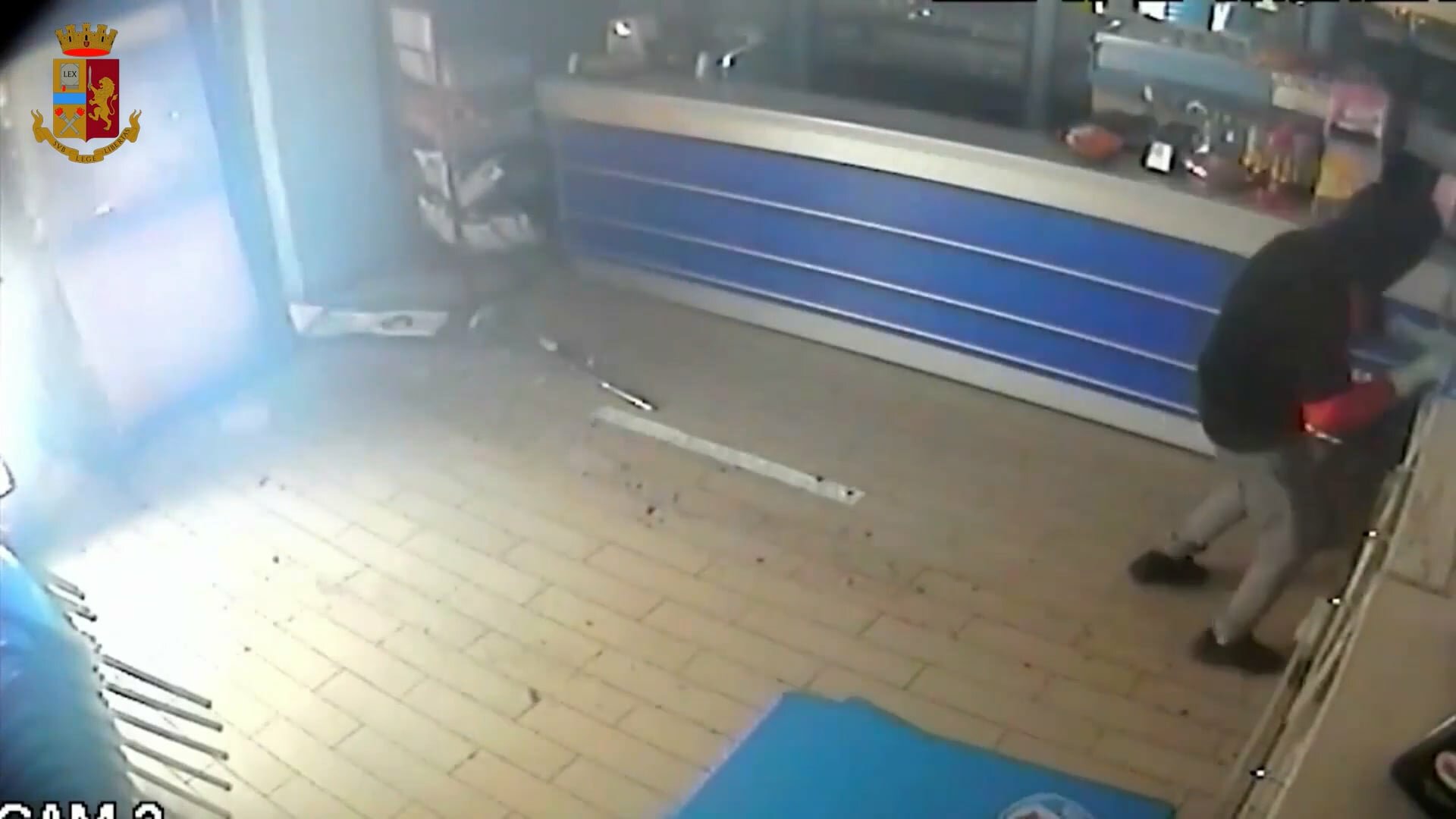 Auto ariete contro il bar