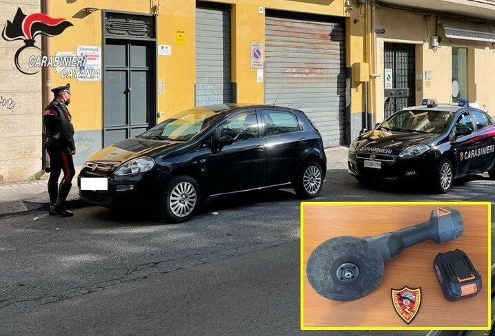 L'auto fa scintille: beccato un ladro di marmitte