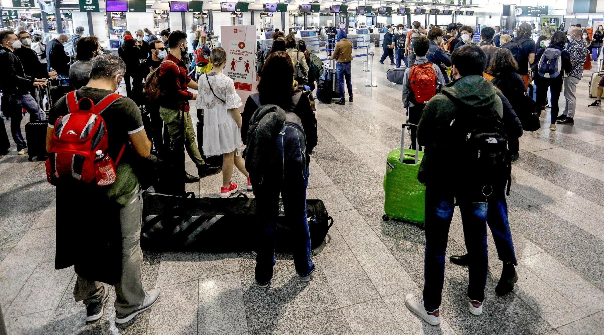 Manca personale, manager diventano facchini