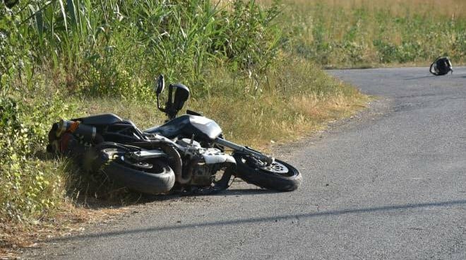 Fuggono in moto a 180 km/h con la droga Fuggono in moto a 180 km/h con la droga