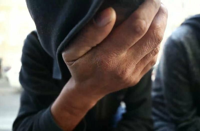 Accoltella il marito e finge di essere la vittima