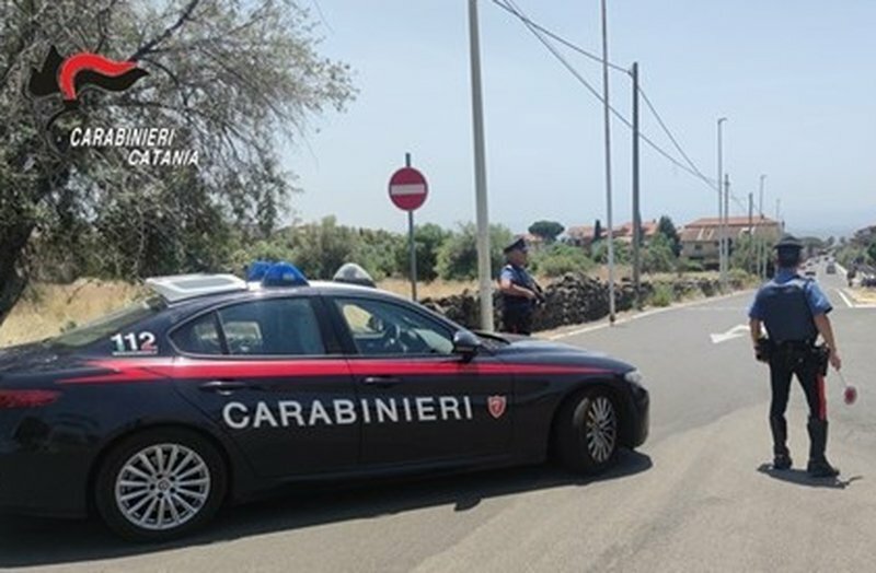 Atrapados con droga: huida y choque con la patrulla policial Atrapados con droga: huida y choque con la patrulla policial