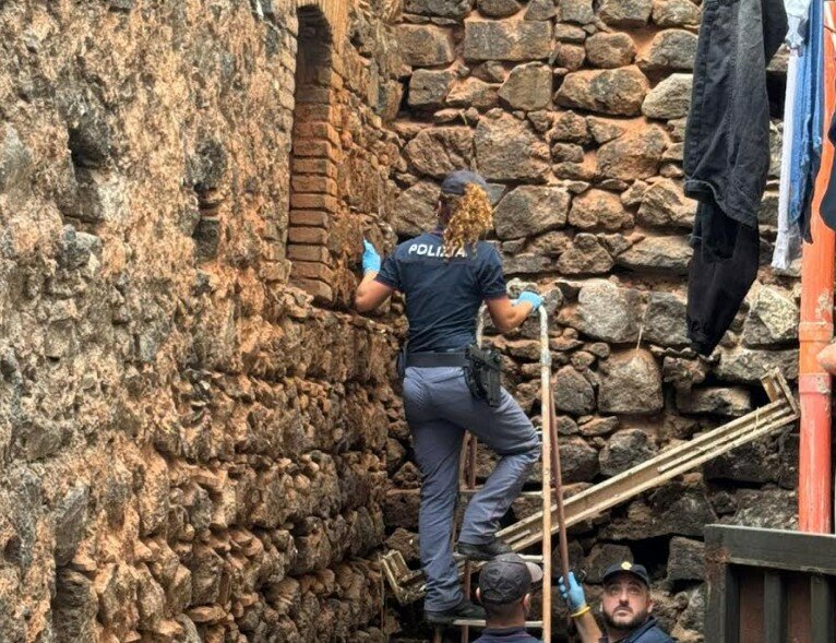 Riaperta la 'drug room' a Catania, piombano gli agenti