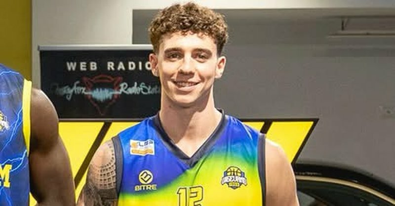 Schianto con la Ferrari, grave cestista 21enne