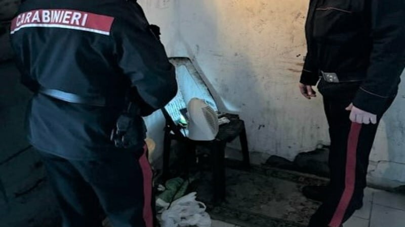 Librino, pusher e vedetta sorpresi alle spalle