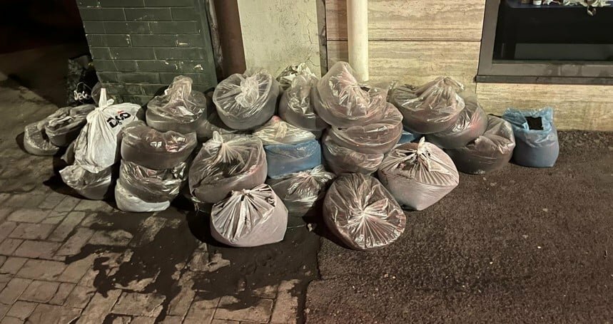 Cenere: catanesi snobbano i punti di raccolta