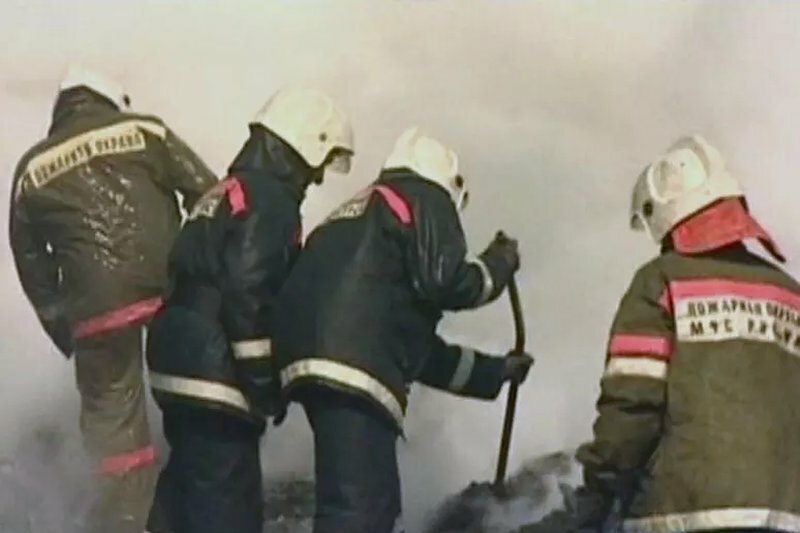 Giovane uccide a coltellate 4 coetanei, poi brucia casa