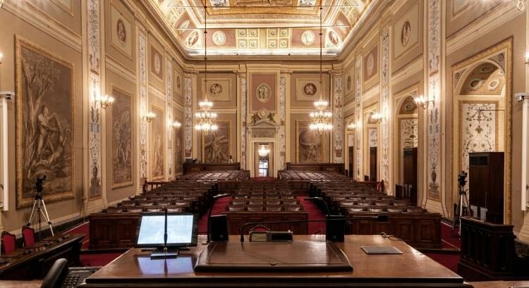 Dopo 19 ore l'Ars approva la finanziaria