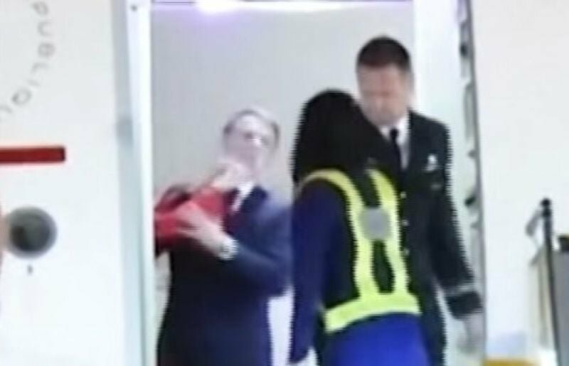 Macron schiaffeggiato dalla moglie: il video &egrave; virale