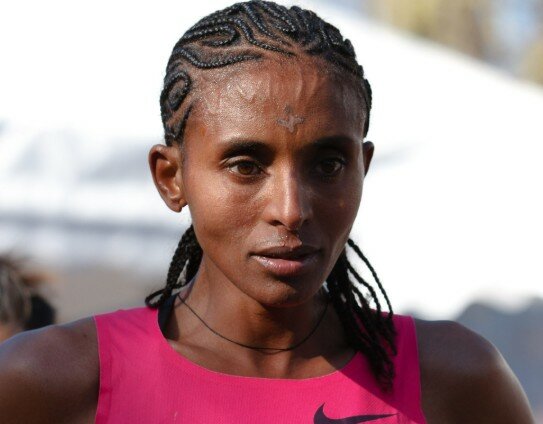 La maratoneta si accascia in allenamento e muore