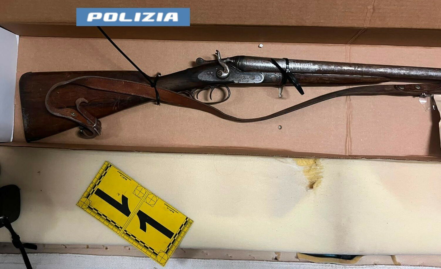 Catania: nascondeva un fucile sotto il divano, arrestato