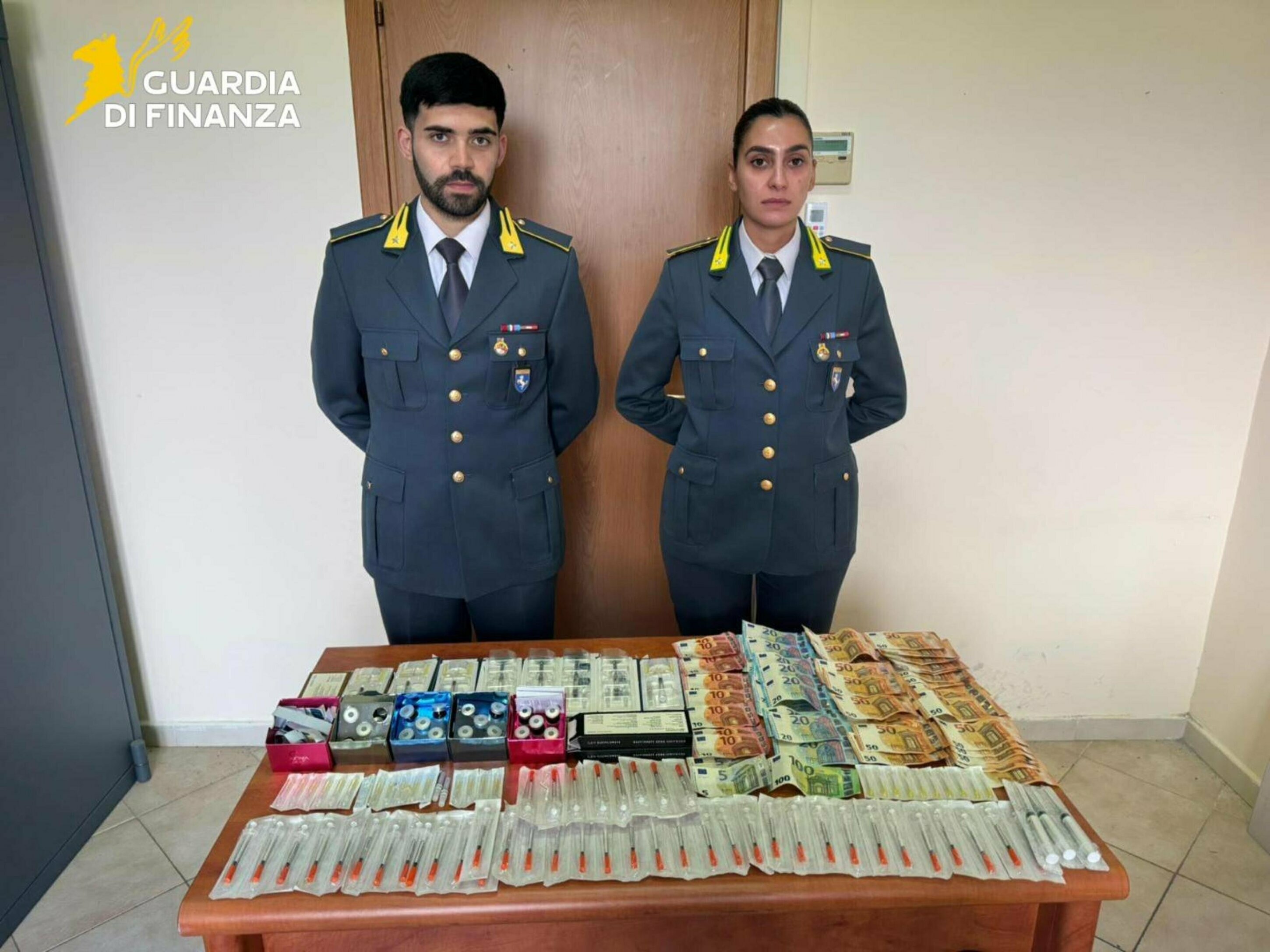 Interventi estetici senza autorizzazioni, denunciati 8 falsi medici Interventi estetici senza autorizzazioni, denunciati 8 falsi medici