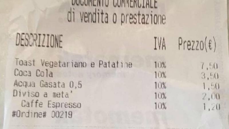 Chiedono un toast a met&agrave;, sul conto 2 euro in pi&ugrave;