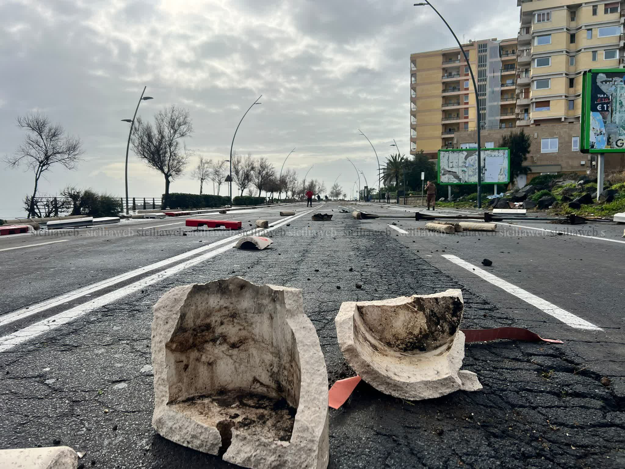 Quel che resta del lungomare di Catania