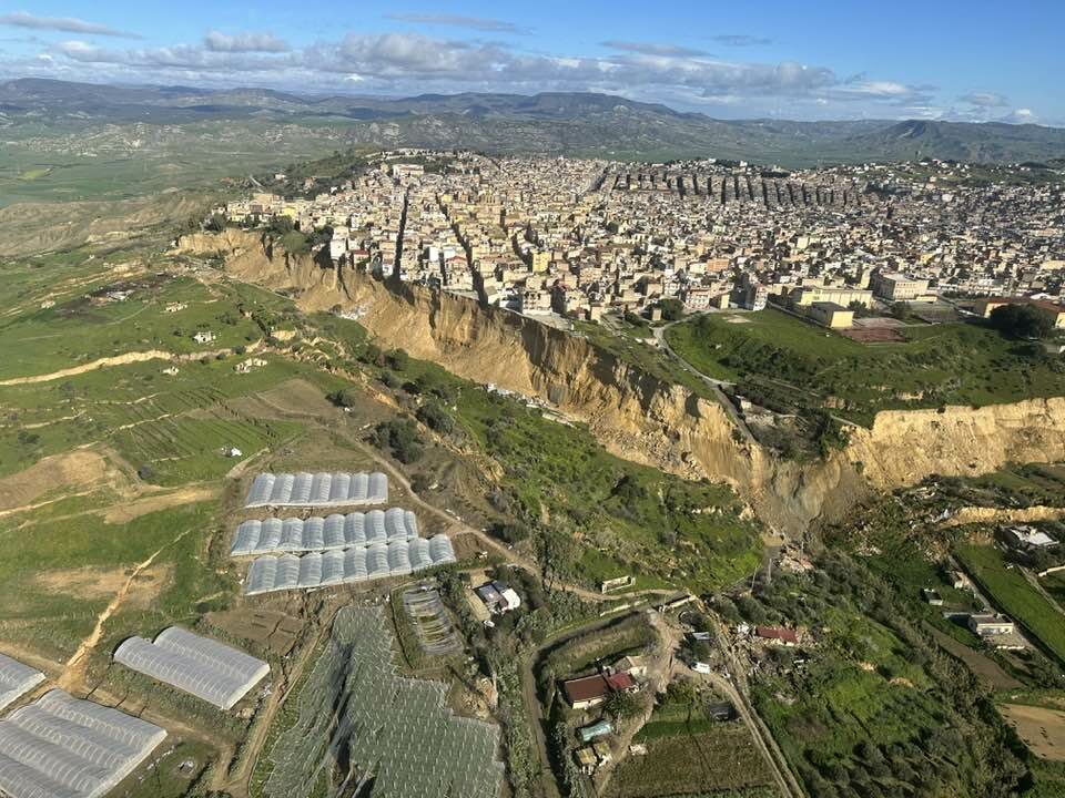 Frana di Niscemi, il dissesto continua Frana di Niscemi, il dissesto continua