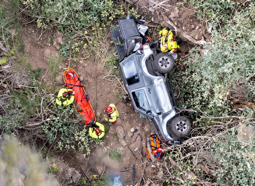 Macchina fuori strada nel Catanese, elicottero soccorre guidatore VIDEO