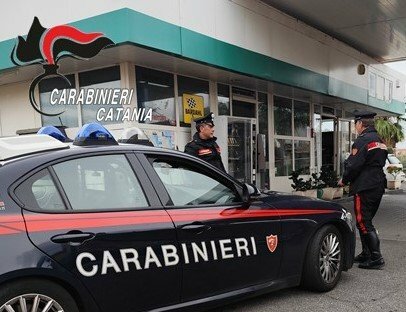 Giarre: pizzicati a forzare distributori di bevande