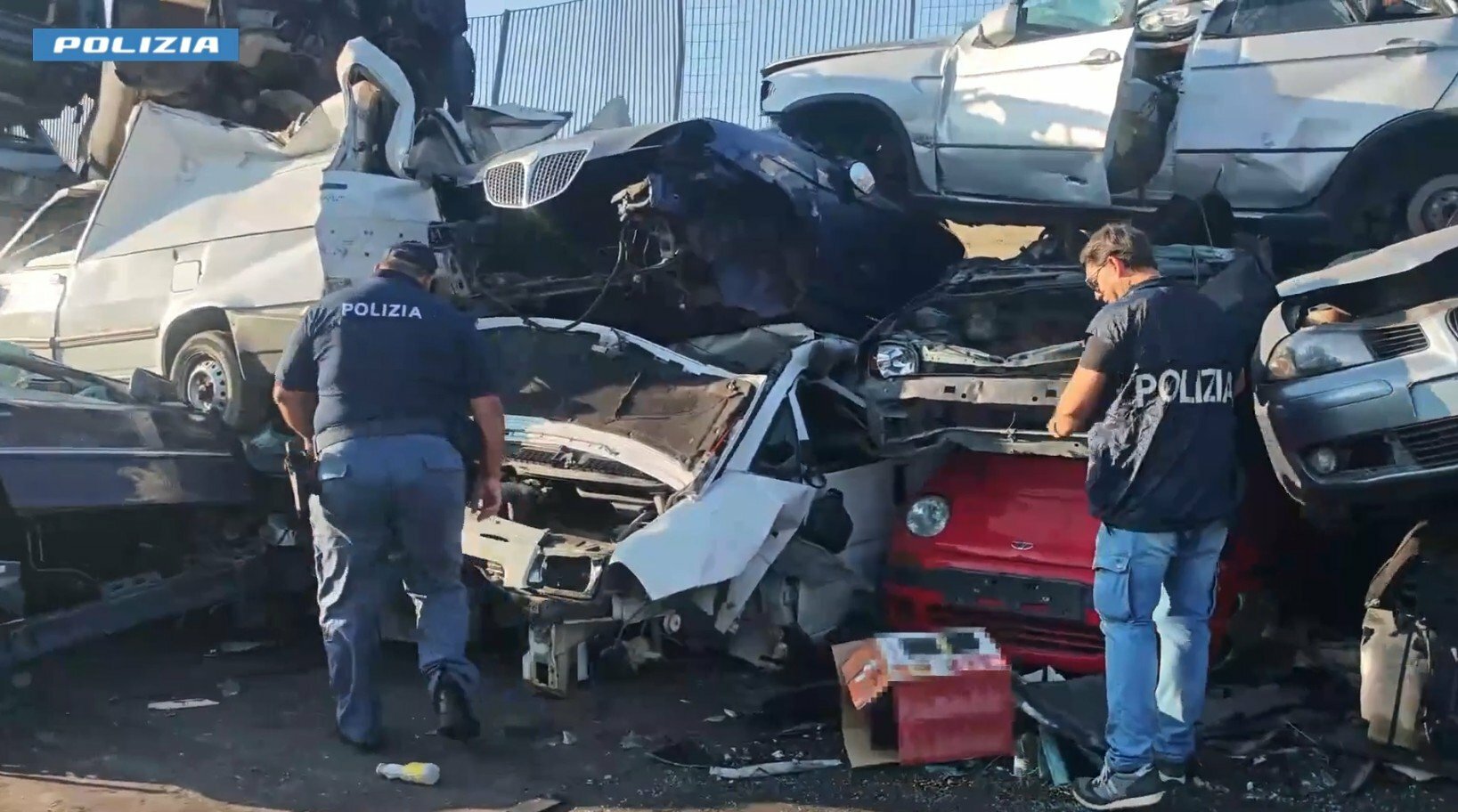 Traffico rifiuti ferrosi tra Catania e Messina: 10 misure cautelari