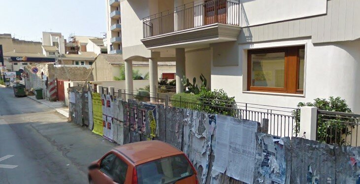 Lite vicino alla palestra: ferito gravemente