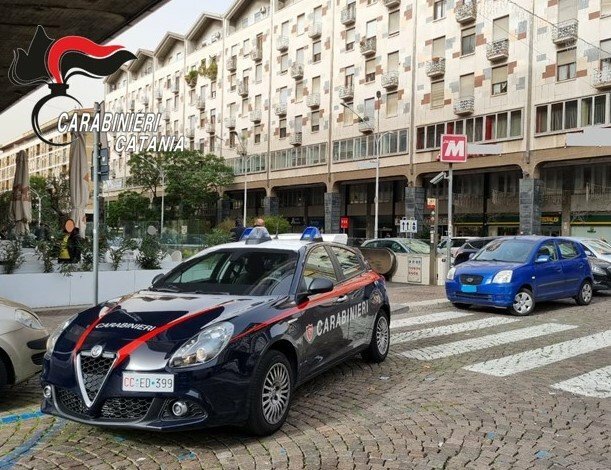 Catania: ruba alcolici in un supermercato, denunciato