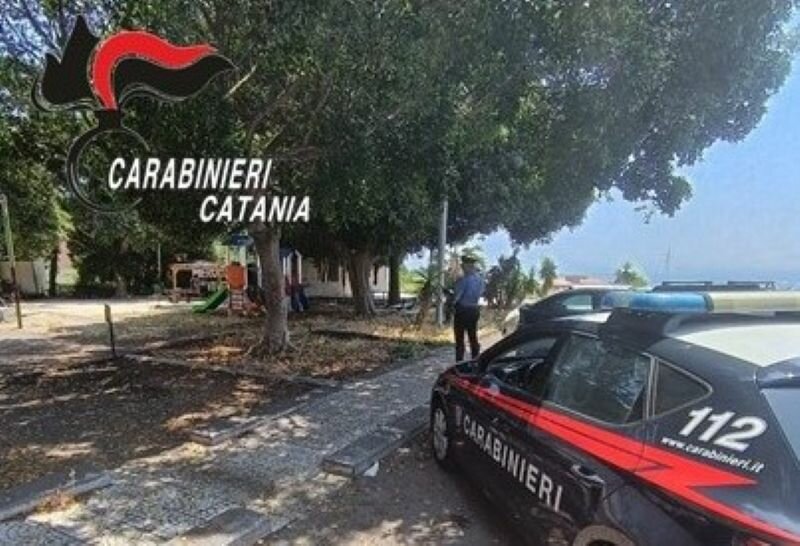 Catania: 15enne beccato a spacciare nel parco giochi
