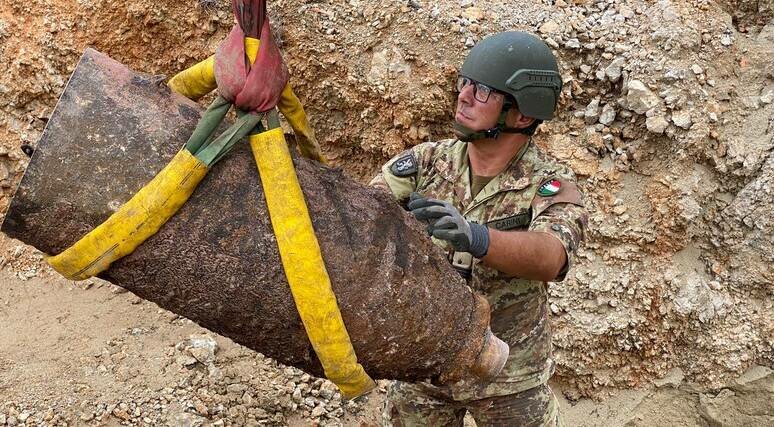 A Catania bomba di 250 kg: stop a voli, Sibeg e Amts