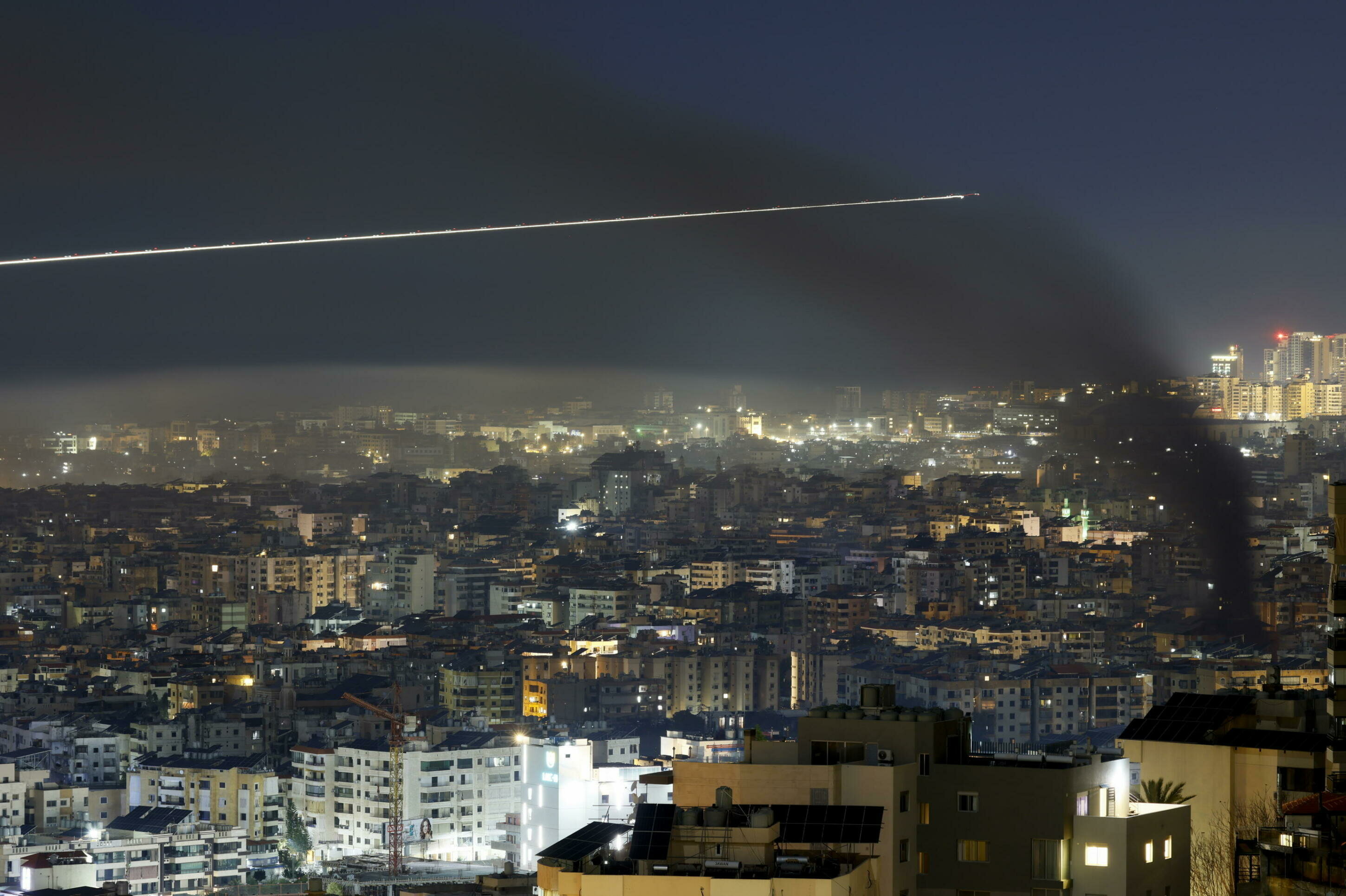 Nuovi raid in Libano, attacchi aerei su due hotel in Bahrein Nuovi raid in Libano, attacchi aerei su due hotel in Bahrein