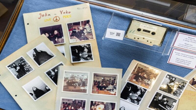 All'asta un brano inedito di John Lennon All'asta un brano inedito di John Lennon