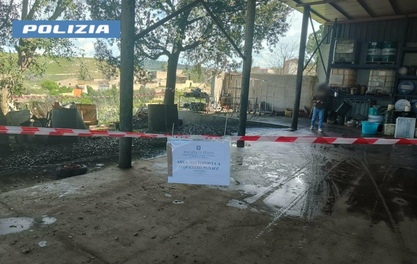 Discarica di liquami in officina abusiva