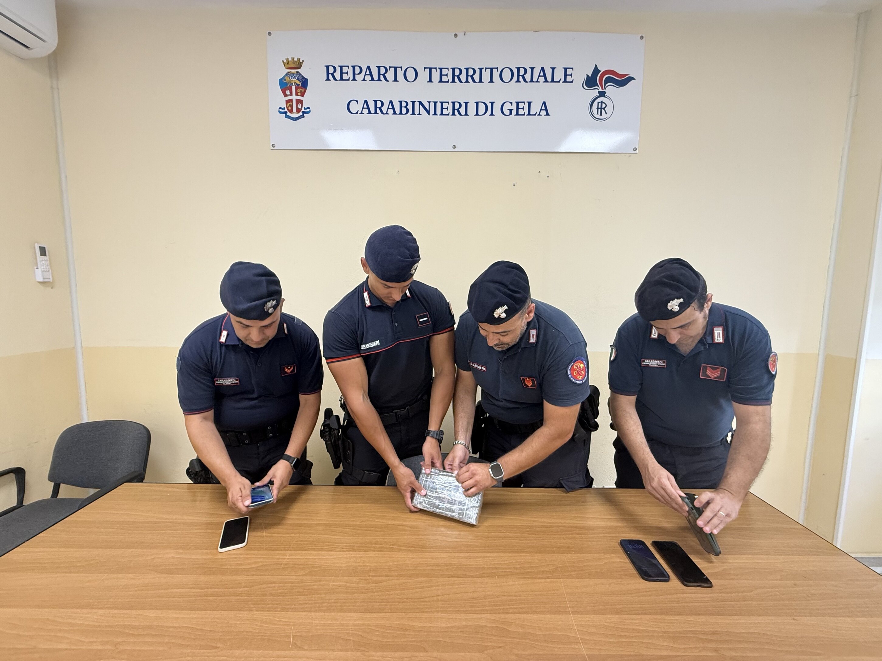 Gela: non si fermano all'alt, arrestati due pusher catanesi Gela: non si fermano all'alt, arrestati due pusher catanesi