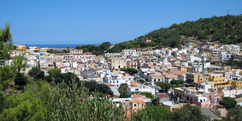 Ballano i lampadari: terremoto a Ustica