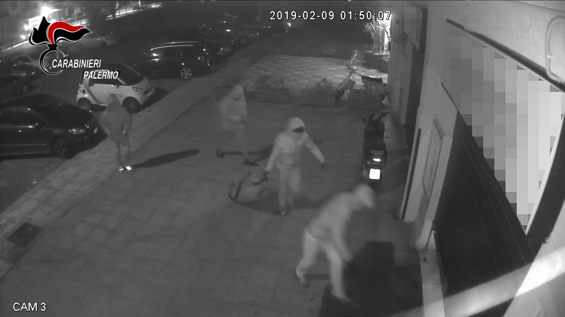 Cos&igrave; razziavano i negozi