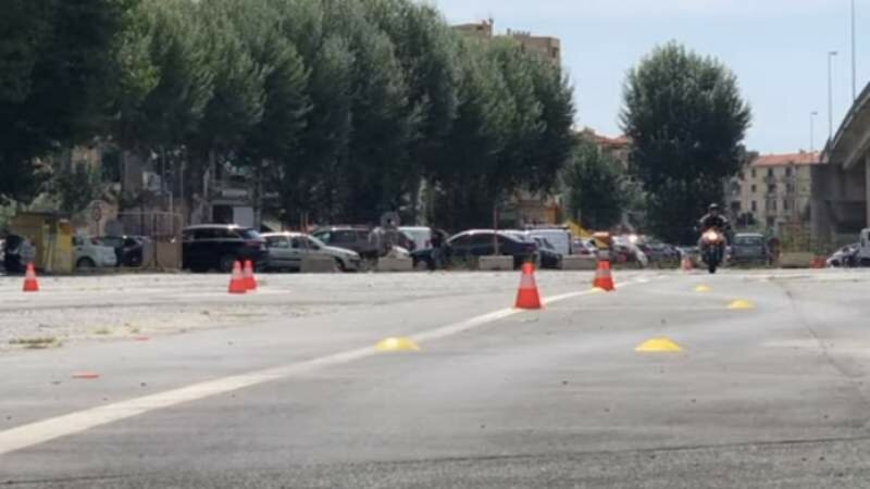 Lo bocciano agli esami di guida, aggrediti