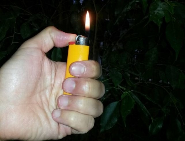 Vuole dar fuoco a un'auto: bloccato in viale Moncada