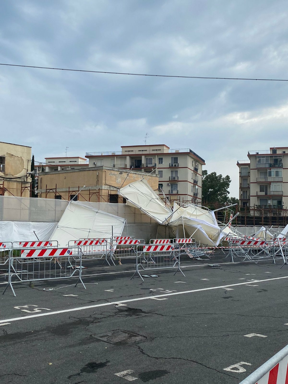 La bufera colpisce anche l'hub vaccinale