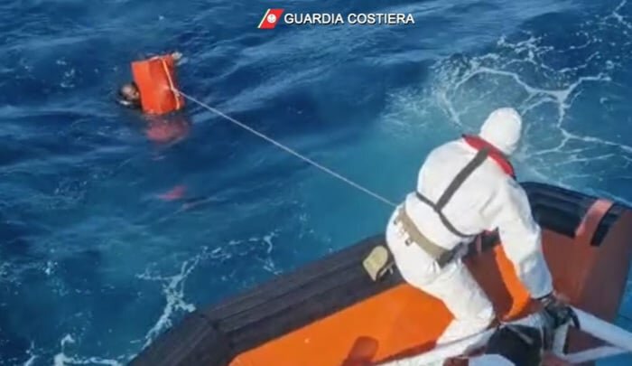 Giovane migrante muore per esalazioni di benzina