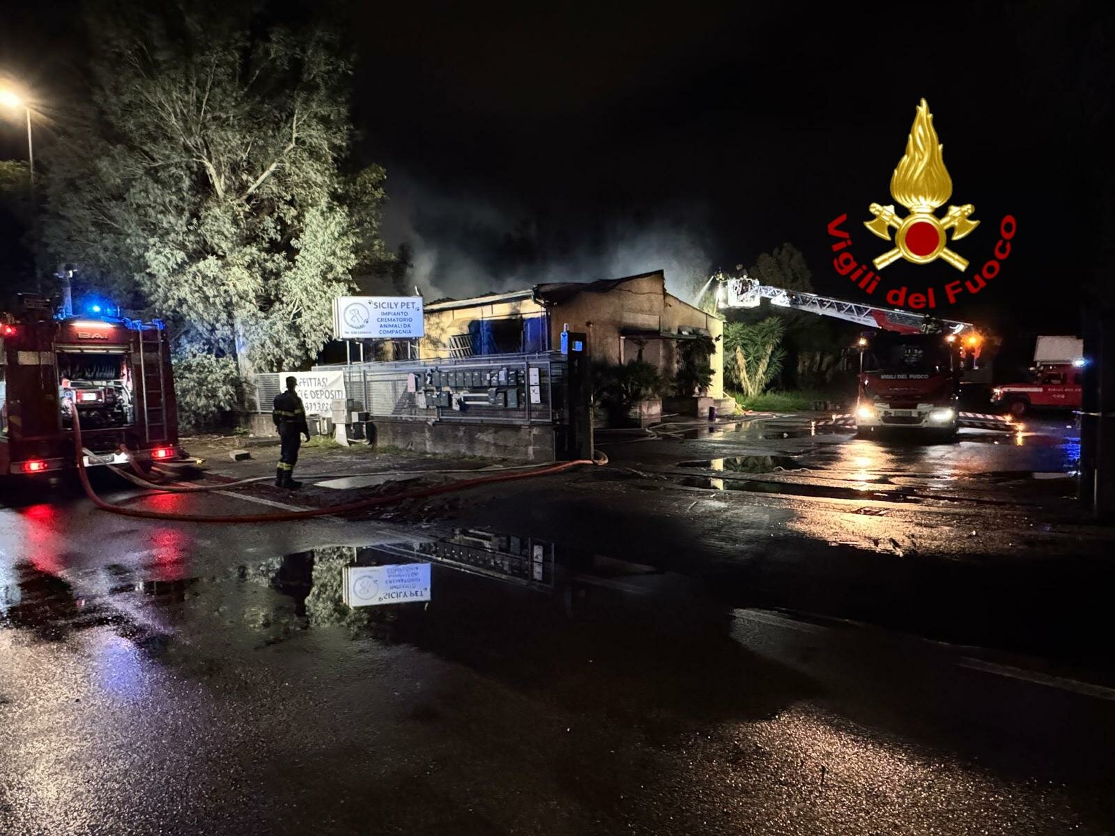 Fiamme alte alla zona industriale
