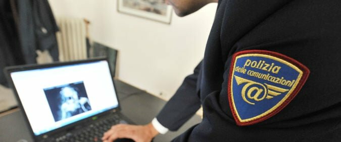 Violenze sui bimbi: tra i guardoni prelato e agente Violenze sui bimbi: tra i guardoni prelato e agente